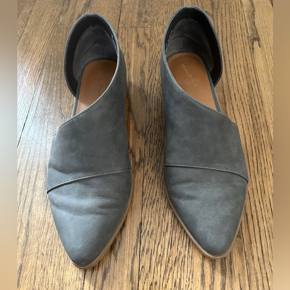 EUC 10W Wide Universal Thread Gray Vegan Suede Shootie Flat with cut out - Picture 2 of 10